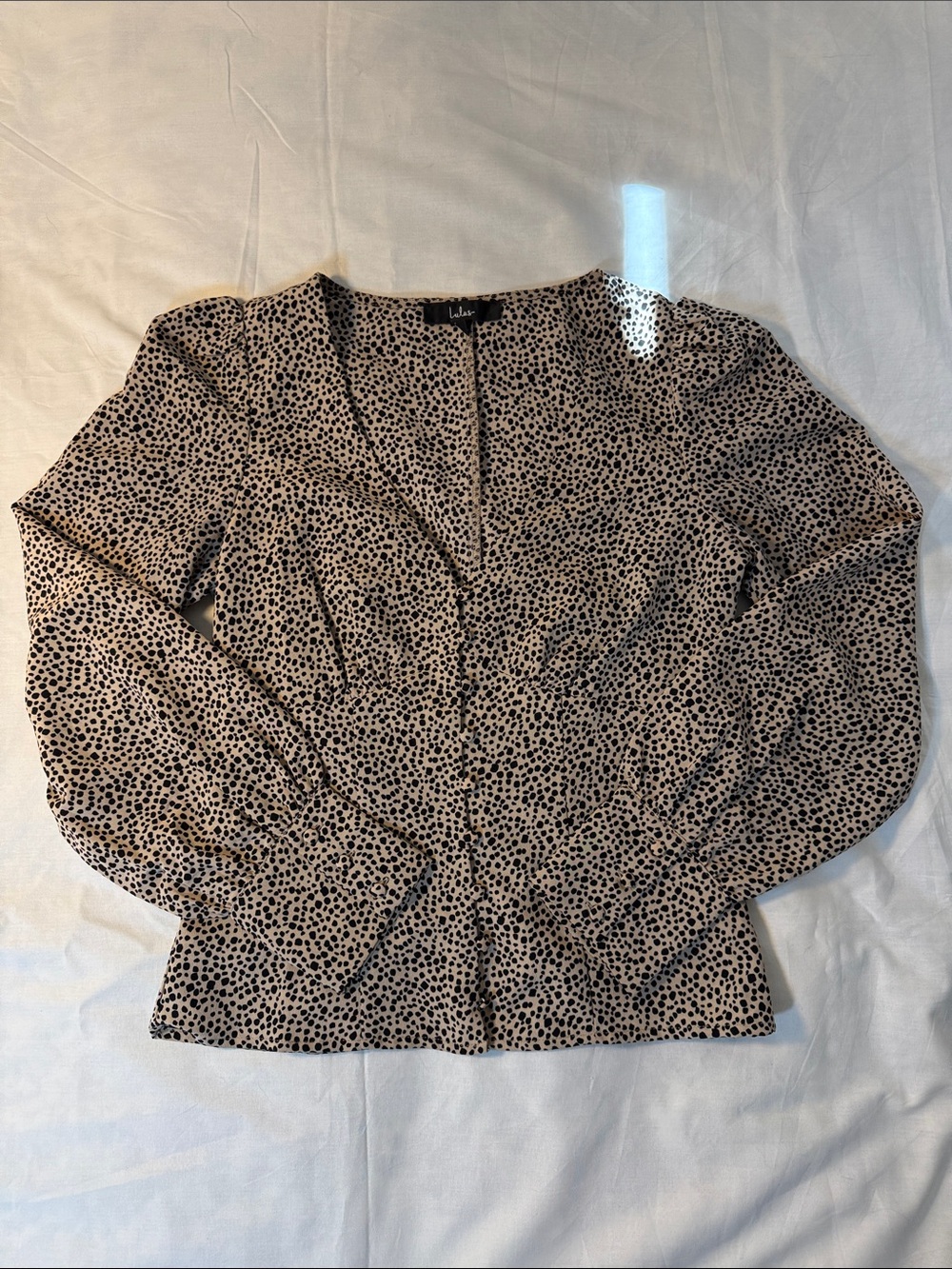 Lulu's Tan and Black Abstract spots V-Neck Long Sleeve Button Up Blouse XS